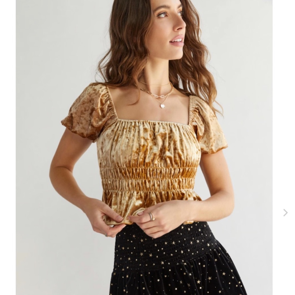 New Francesca’s Lousie Velvet Emma Blouse